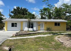 Pre-foreclosure in  PAPAYA RD Venice, FL 34293