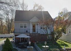 Pre-foreclosure in  LAKEVIEW DR Norwalk, CT 06850