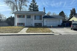 Pre-foreclosure in  MCPHERSON AVE Richland, WA 99354