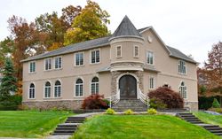 Pre-foreclosure in  WALLENBERG CIR Monsey, NY 10952