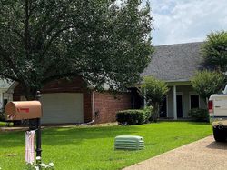 Pre-foreclosure in  W DEERFIELD DR Canton, MS 39046