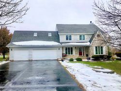 Pre-foreclosure in  GREEN MEADOWS LN Hampshire, IL 60140