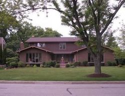 Pre-foreclosure in  FOREST GLEN LN Oak Brook, IL 60523