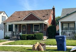 Pre-foreclosure in  BUCKINGHAM AVE Lincoln Park, MI 48146