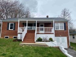 Pre-foreclosure in  PARKWOOD LN Staunton, VA 24401