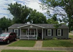 Pre-foreclosure in  GLENVIEW DR Evansville, IN 47710