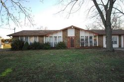 Pre-foreclosure in  VANDERVIEW DR Seymour, TN 37865