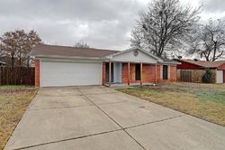 Pre-foreclosure in  KNOB HILL RD Fort Worth, TX 76140