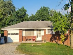 Pre-foreclosure in  LONGVUE DR Houston, PA 15342