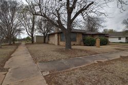 Pre-foreclosure in  N GRANT ST Cordell, OK 73632