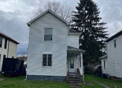 Pre-foreclosure in  LEXINGTON AVE Zanesville, OH 43701