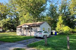 Pre-foreclosure in  E 142ND ST Cleveland, OH 44128