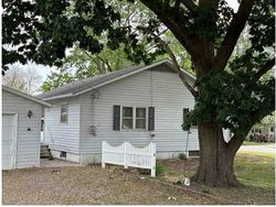 Pre-foreclosure in  W CHESTNUT ST Kahoka, MO 63445