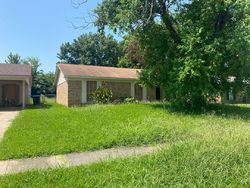 Pre-foreclosure in  KIRBY SMITH DR Bossier City, LA 71112