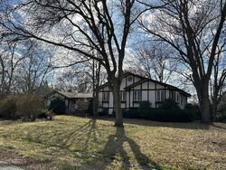 Pre-foreclosure in  STRENGER LN Deerfield, IL 60015