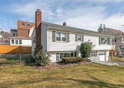 Pre-foreclosure in  SOUNDVIEW AVE Fairfield, CT 06825