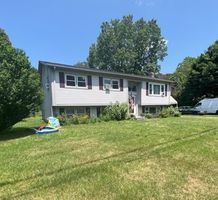 Pre-foreclosure in  WAGONWHEEL RD East Lyme, CT 06333