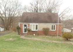 Pre-foreclosure in  CRESTVIEW DR South Park, PA 15129