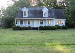 Pre-foreclosure in  MARK TWAIN DR Petersburg, VA 23805