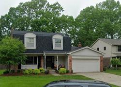 Pre-foreclosure in  RIVERSIDE CT Livonia, MI 48154