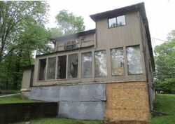  Fawn Lake Dr, Hawley PA