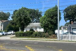Pre-foreclosure in  BRENTWOOD RD Brentwood, NY 11717