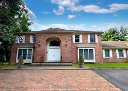 Pre-foreclosure Listing in CARLISLE DR GLEN HEAD, NY 11545