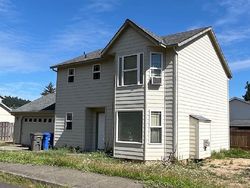 Pre-foreclosure in  SE 136TH CT Portland, OR 97236