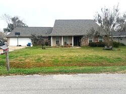 Pre-foreclosure in  W LEVERT DR Luling, LA 70070