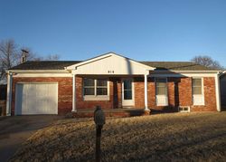 Pre-foreclosure in  COLLEGE LN Hutchinson, KS 67501