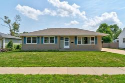 Pre-foreclosure in  19TH AVE Marion, IA 52302
