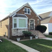 Pre-foreclosure in  W FOREST PRESERVE AVE Chicago, IL 60634