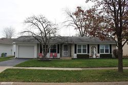 Pre-foreclosure in  LONSDALE RD Elk Grove Village, IL 60007