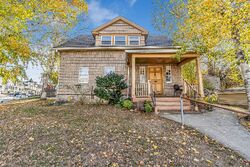 Pre-foreclosure in  HUNTINGTON RD Bridgeport, CT 06608