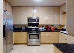 Pre-foreclosure in  BRICKELL KEY BLVD  Miami, FL 33131