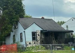 Pre-foreclosure in  SENECA ST Flint, MI 48504