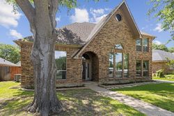 Pre-foreclosure in  BRIDLEWOOD DR Grapevine, TX 76051