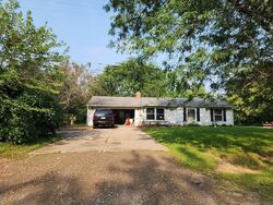 Pre-foreclosure in  LANSING AVE Leslie, MI 49251