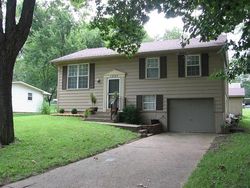 Pre-foreclosure in  LINDENWOOD LN Liberty, MO 64068