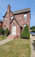 Pre-foreclosure in  OVID PL Saint Albans, NY 11412