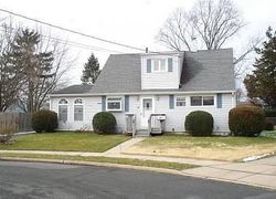 Pre-foreclosure in  HOWLAND CIR Trenton, NJ 08690