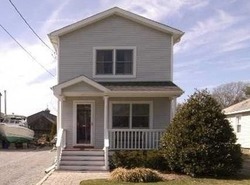 Pre-foreclosure in  CENTRAL AVE Amityville, NY 11701