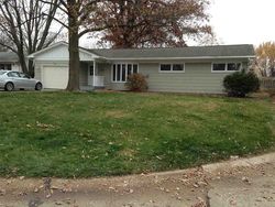 Pre-foreclosure in  26TH AVENUE CT East Moline, IL 61244