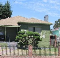 Pre-foreclosure in  80TH AVE Oakland, CA 94621