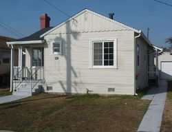 Pre-foreclosure in  106TH AVE Oakland, CA 94605