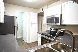 Pre-foreclosure in  CANYON OAKS DR APT A Oakland, CA 94605