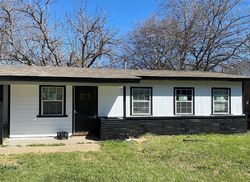 Pre-foreclosure in  LITTLEJOHN AVE Fort Worth, TX 76105