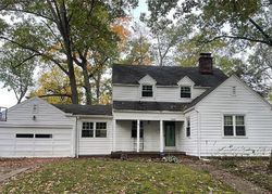Pre-foreclosure in  DRUMMOND RD Toledo, OH 43606