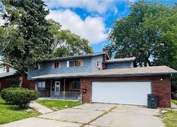 Pre-foreclosure in  EASTGATE RD Toledo, OH 43614