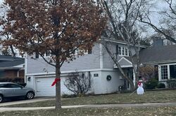 Pre-foreclosure in  E IVY LN Arlington Heights, IL 60004